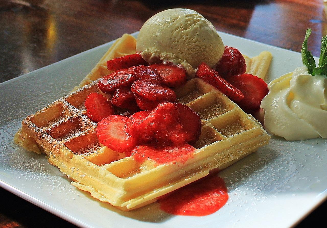 waffle strawberries cream ice cream 1351308
